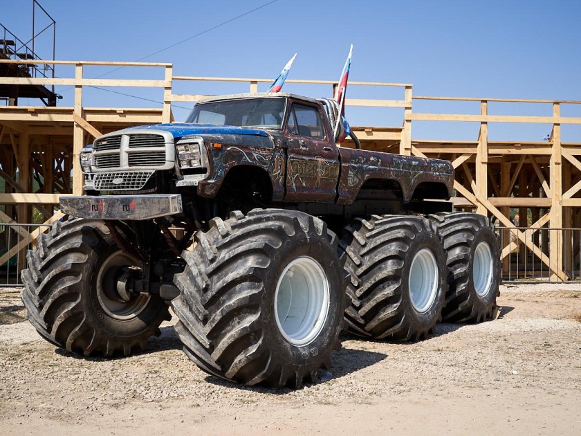 Монстр трак вездеход
