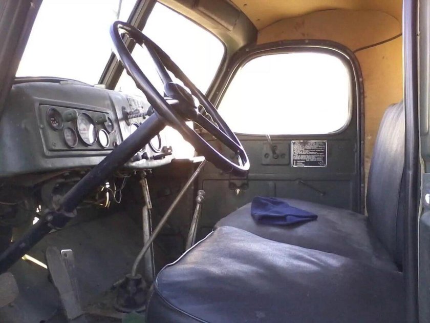 ЗИЛ-157 кабина внутри