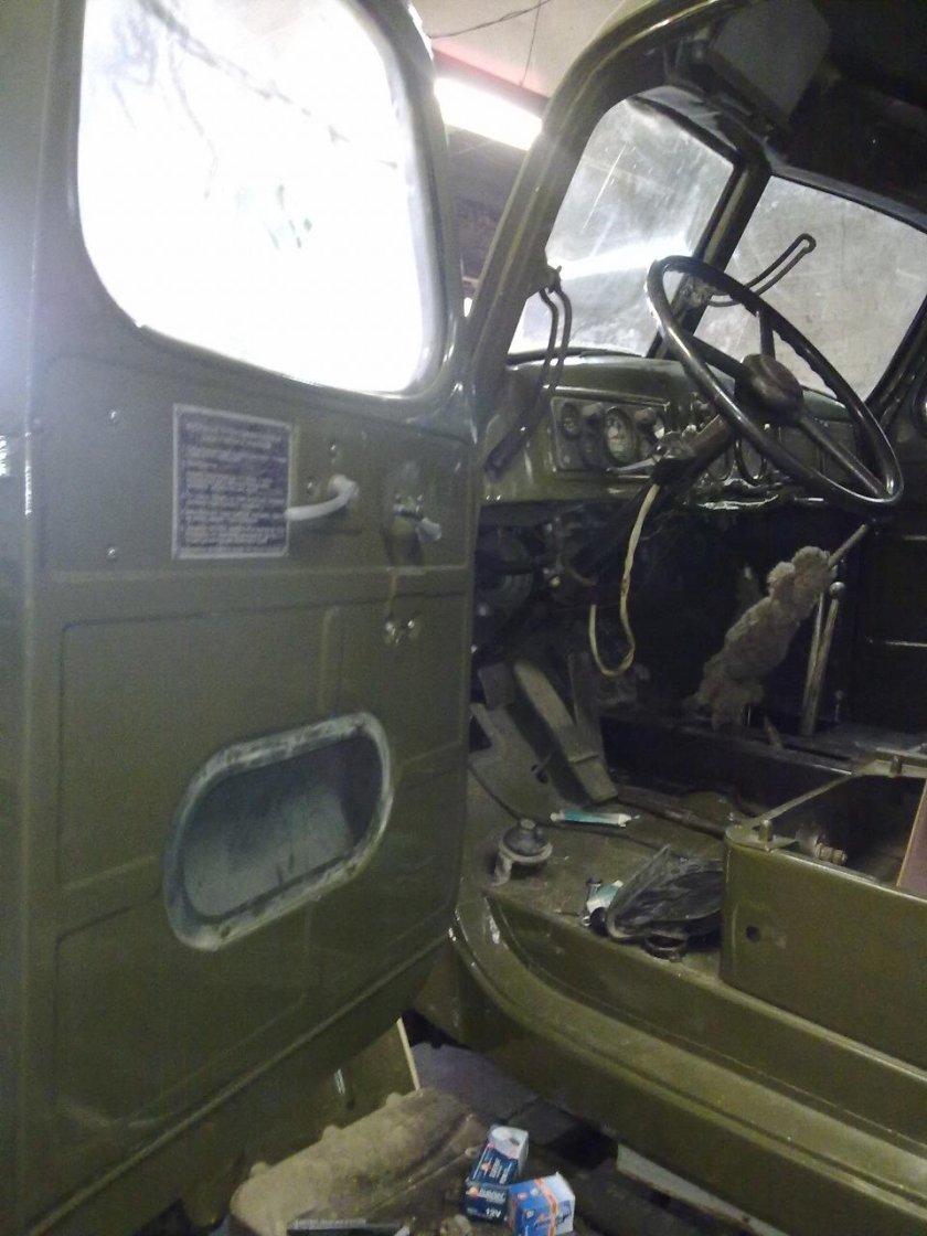 ЗИЛ 157 кабина изнутри