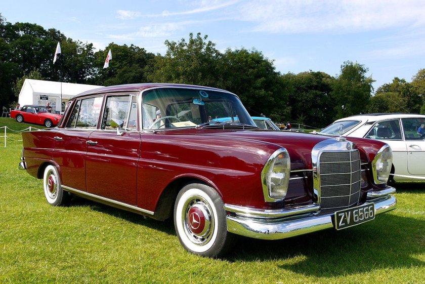 Mercedes-Benz w111