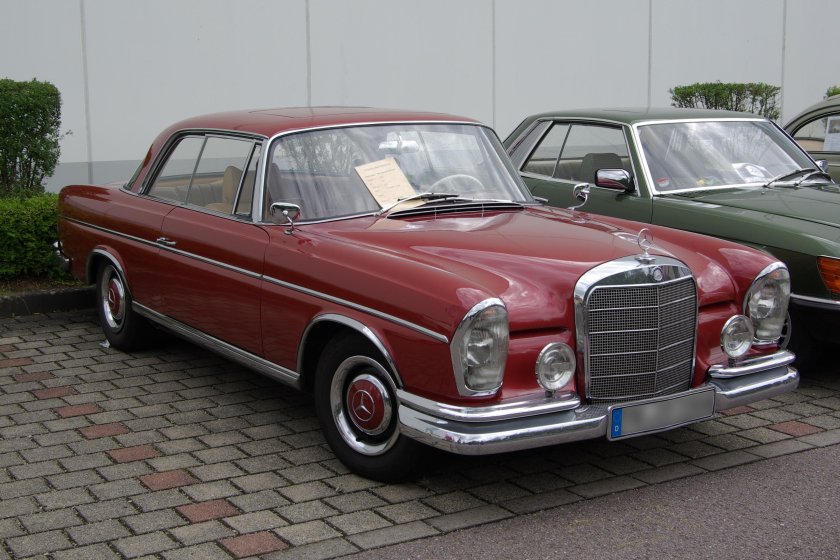 Mercedes-Benz w111