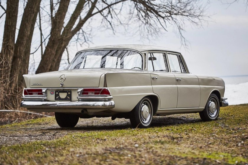 Мерседес w111 седан