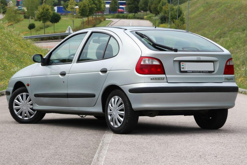 Renault Megane 1 хэтчбек