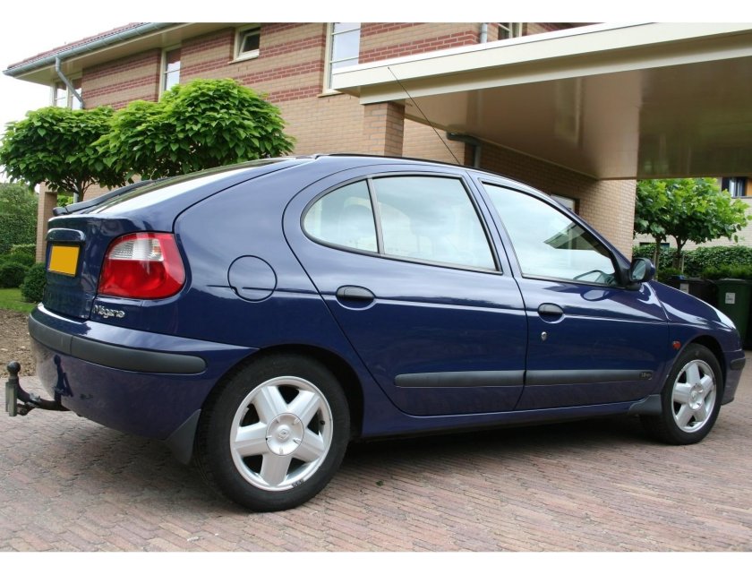 Рено Меган 1 поколения хэтчбек