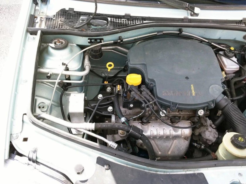 Логан 1 под капотом