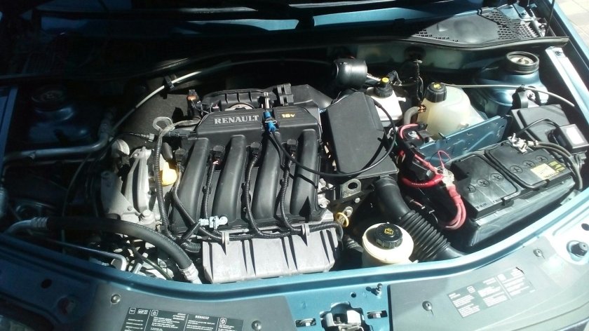 Рено Логан 1.6 16 клапанов