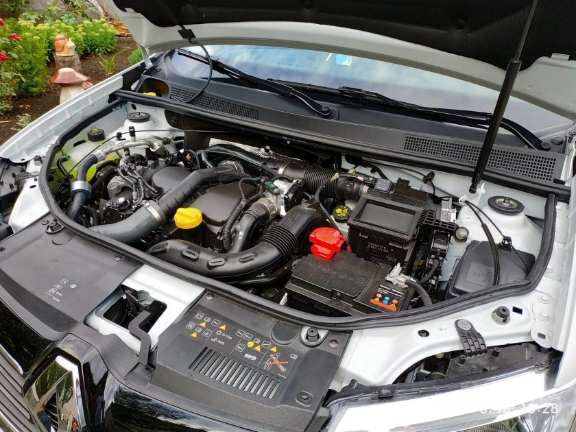 Подкапотка Логан 2