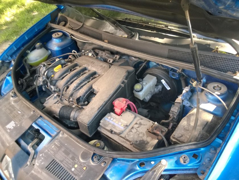 Подкапотка Рено Логан 2