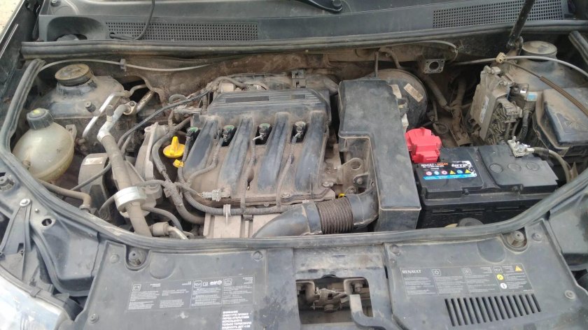 Подкапотное пространство Рено Логан 1.6