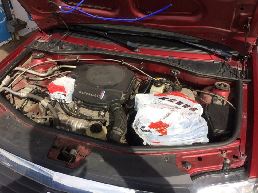 Подкапотное пространство Рено Логан 1