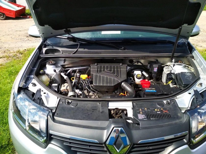 Подкапотка Рено Логан 2