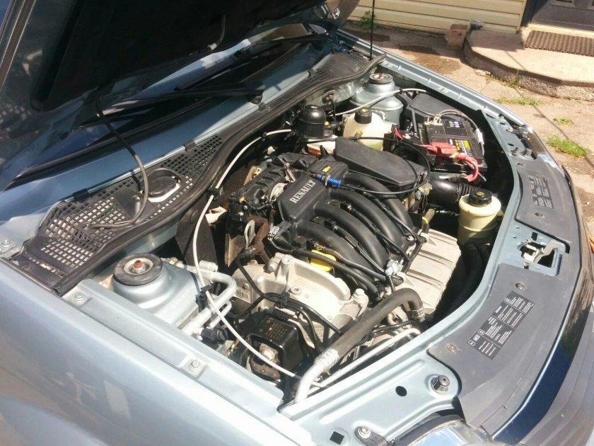 Подкапотное пространство Рено Логан 1