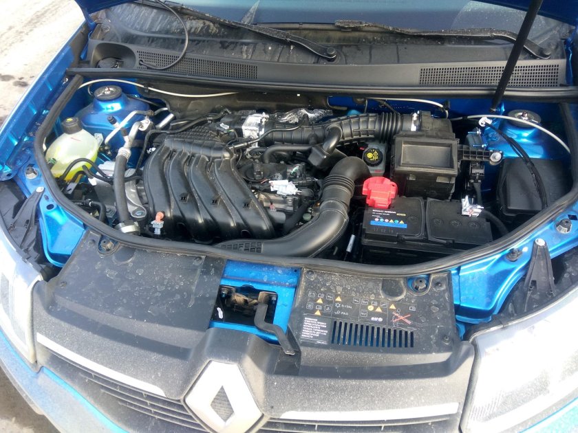 Renault Sandero 1 под капотом