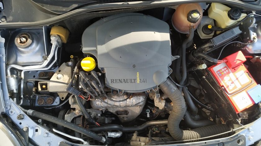 Подкапотка Рено Кангу 1.4