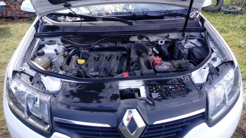 Подкапотка Рено Логан 2