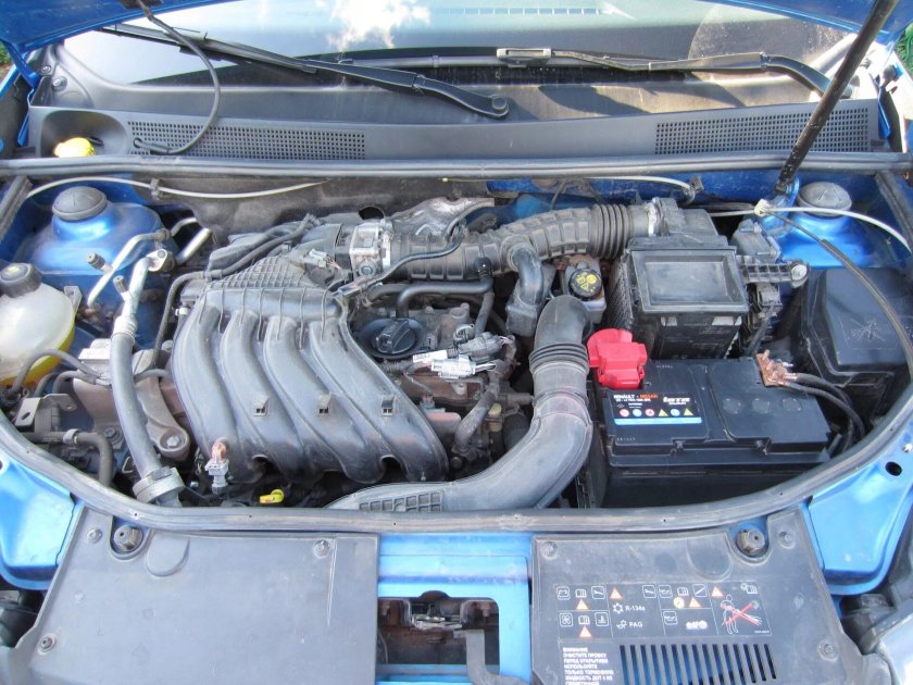 Подкапотка Рено Логан 2