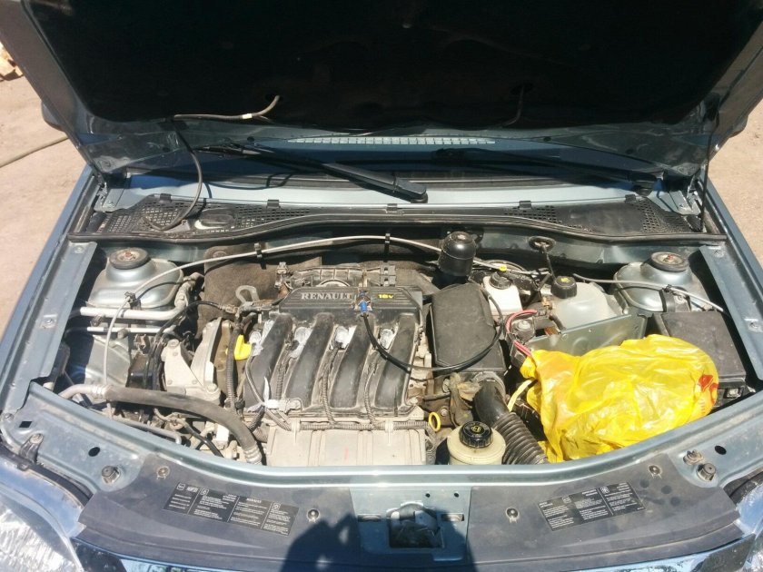 Подкапотка Рено Логан 1.6