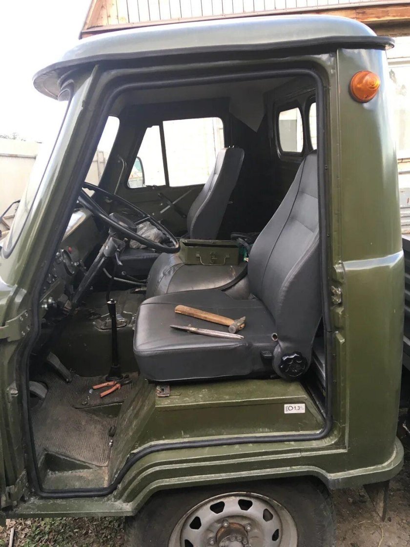 УАЗ бортовой 3303 кабина