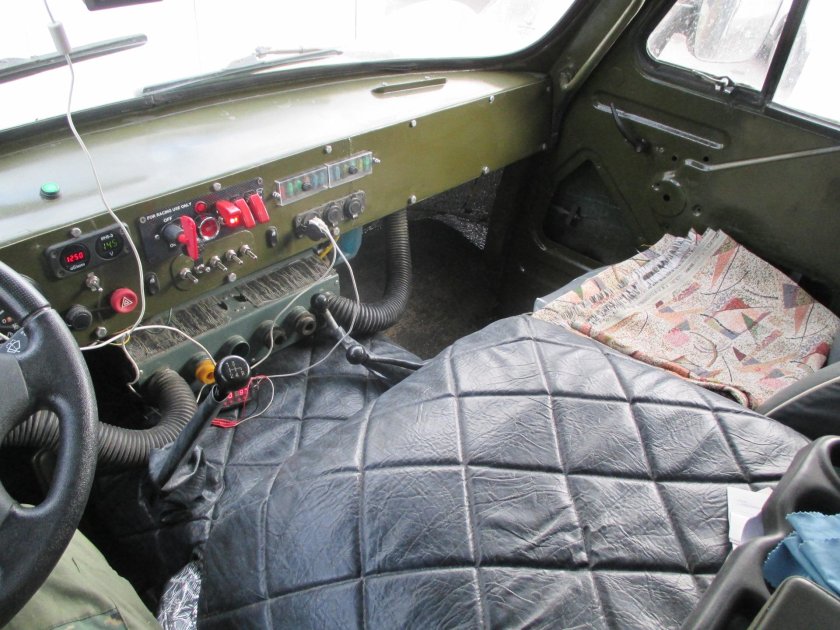 УАЗ 3303 бортовой салон