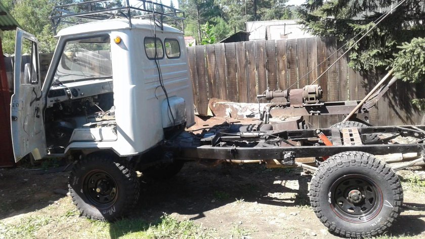 УАЗ бортовой 3303 кабина