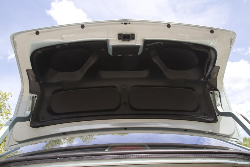 Обшивка багажника Рено Логан 1