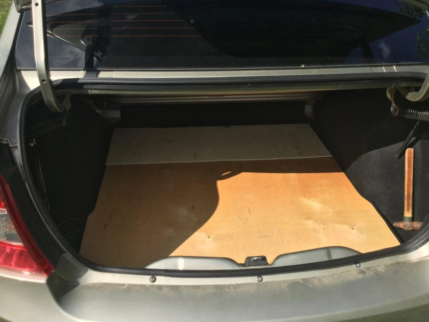 Жёсткий пол в багажник Рено Логан 2