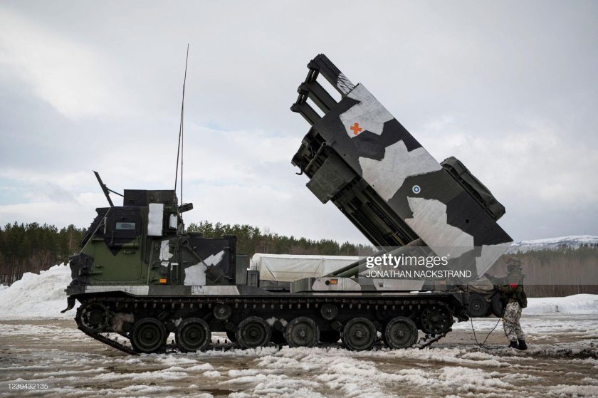 M270 MLRS дальность