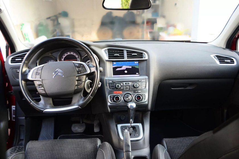 Ситроен c4 хэтчбек 2012 салон
