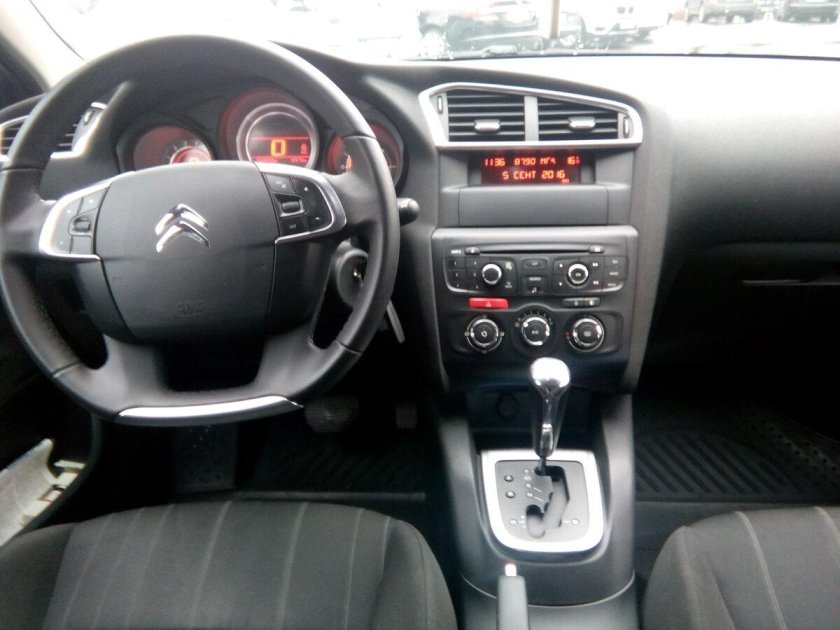 Ситроен с4 хэтчбек 2012 салон