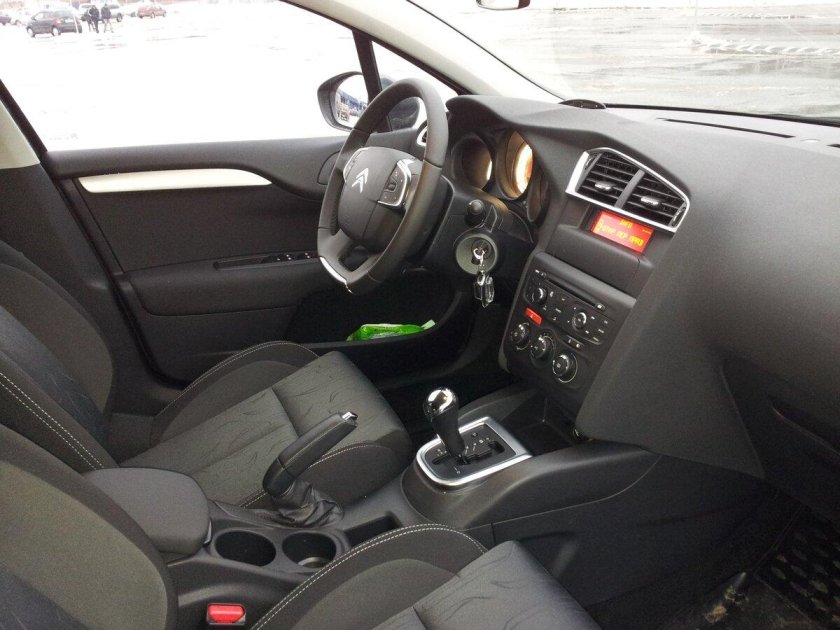 Ситроен с4 хэтчбек салон