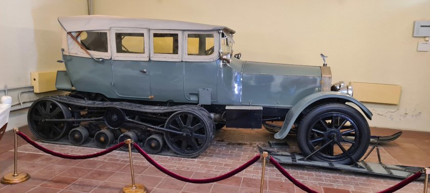 Полугусеничный Ройс Роллс Ленина