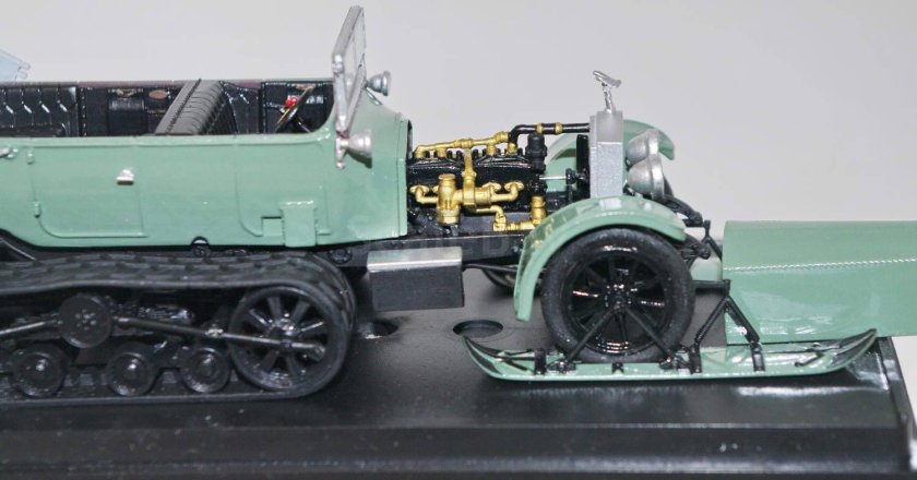 Гусеничный Роллс Ройс Ленина