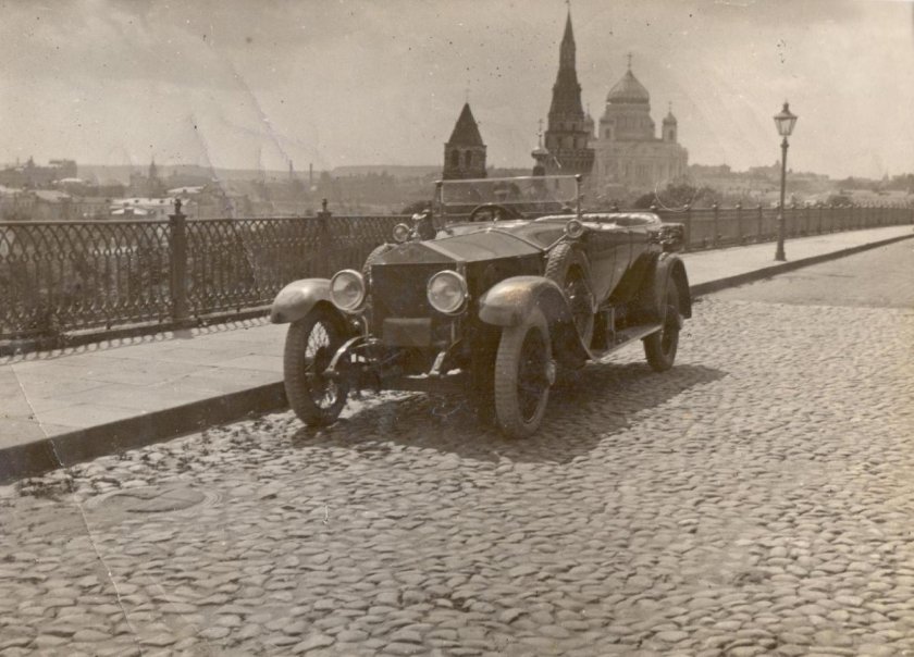Роллс-Ройс” в.и. Ленина на площади Кремля