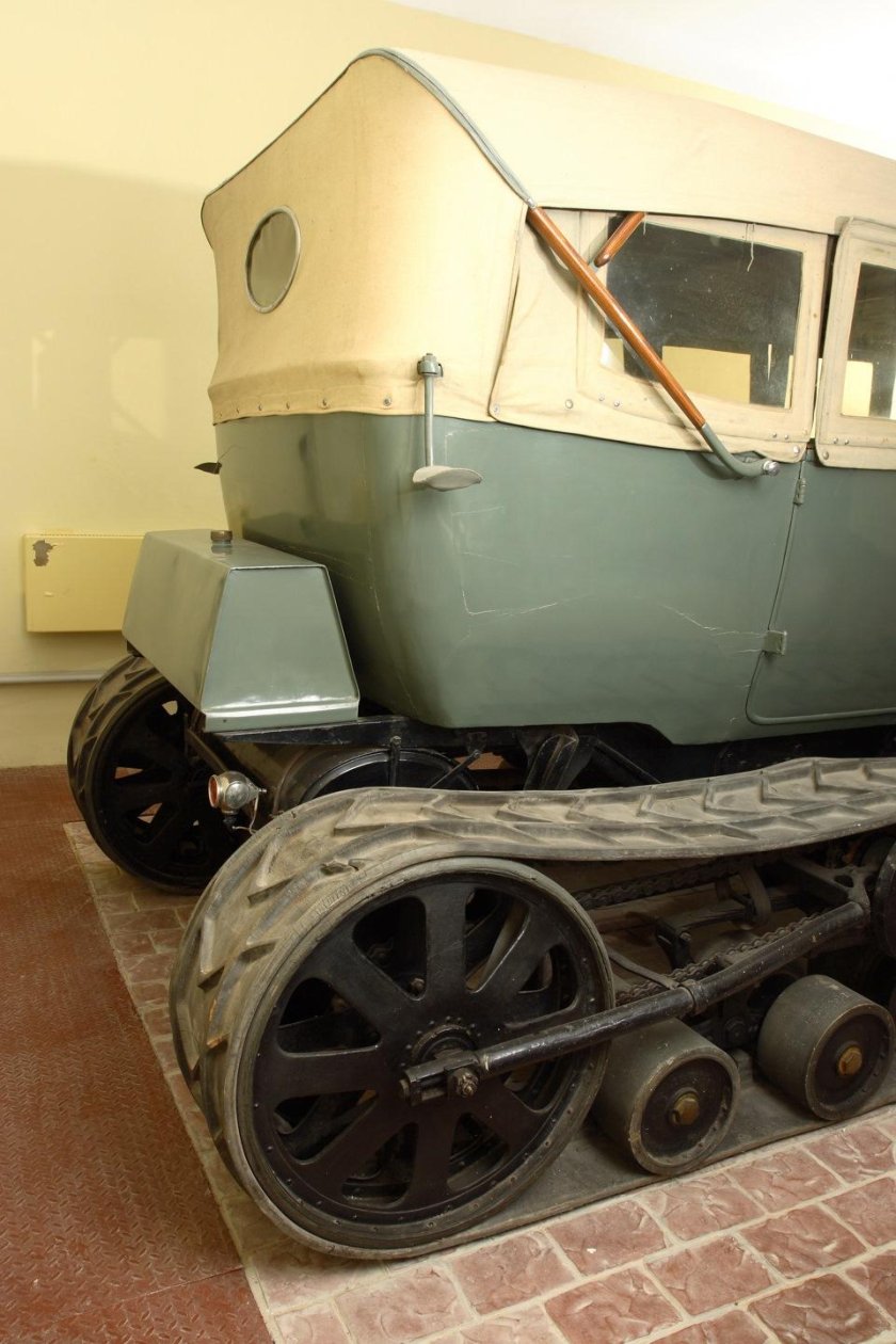 Гусеничный Роллс Ройс Ленина