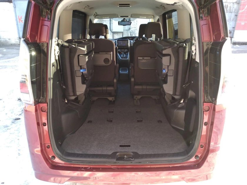 Ниссан Серена 2018 года