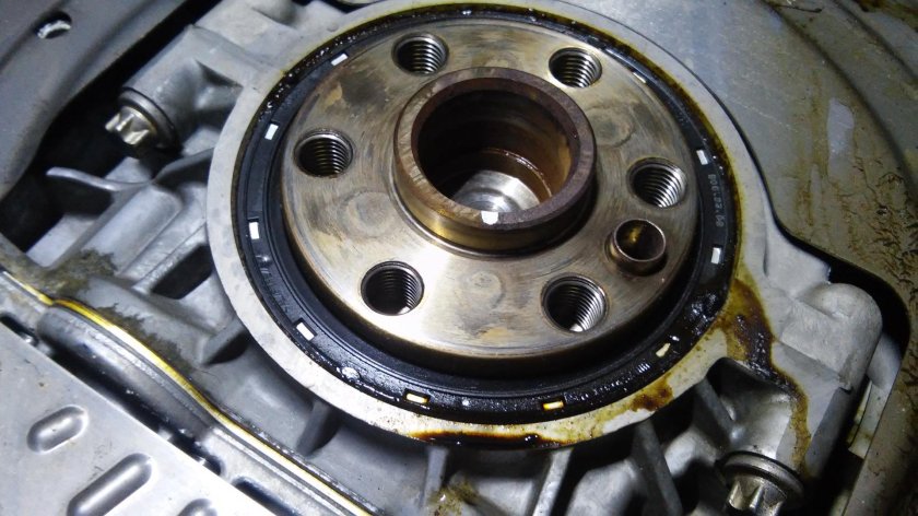 Задний сальник коленвала БМВ е60 n52