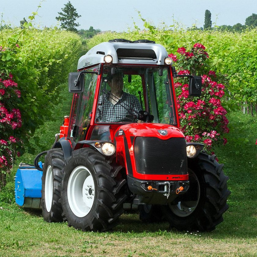 Антонио Кераро трактор