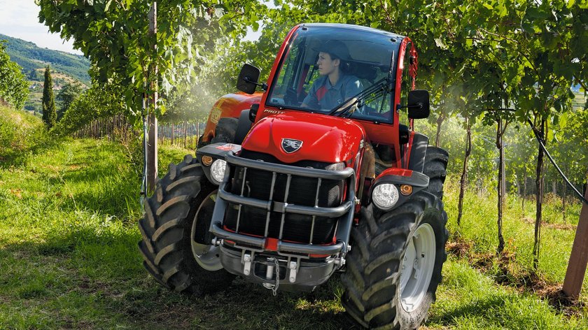 Антонио Кераро трактор