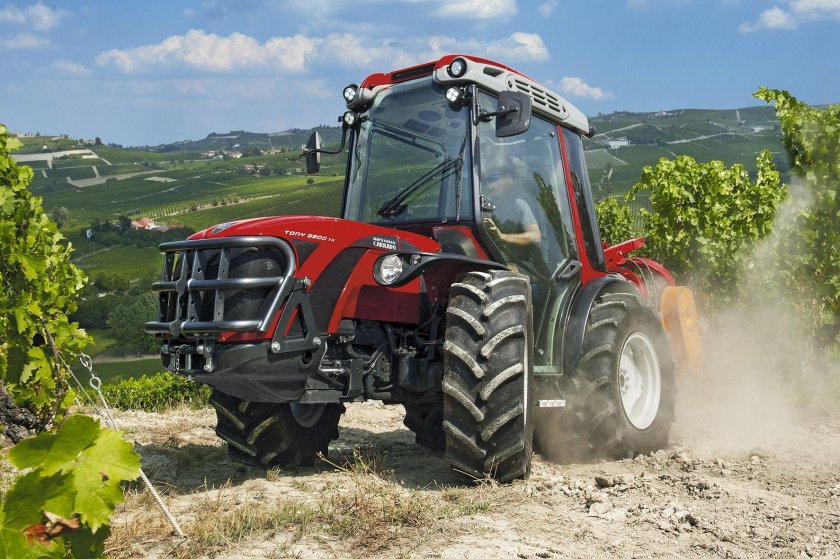 Трактор Антонио Карраро 9800