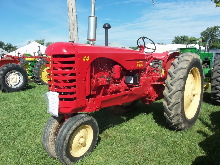 Трактор Massey Harris