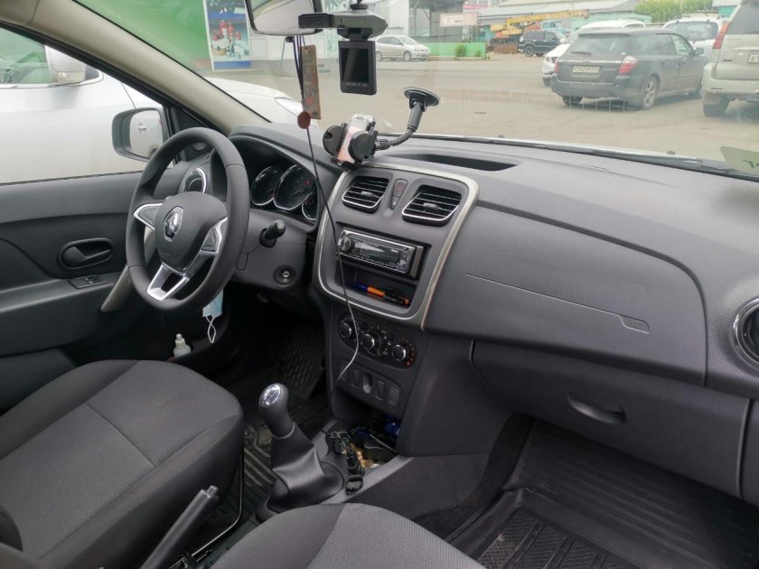 Черный салон Логан 1