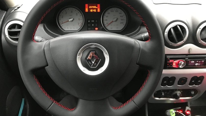 Кожаный руль Рено Логан 2