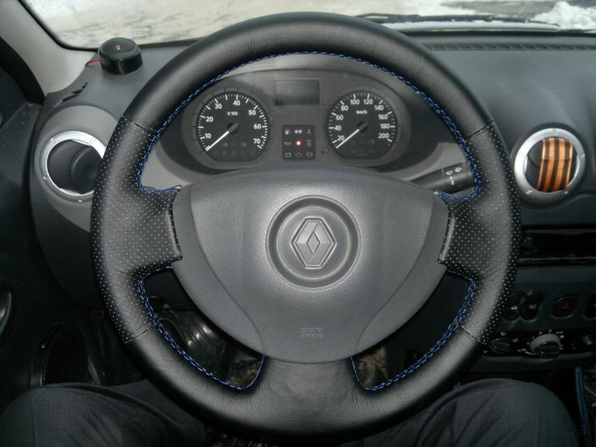 Кожаный руль Рено Логан 1