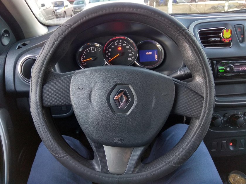 Руль Рено Логан 2019