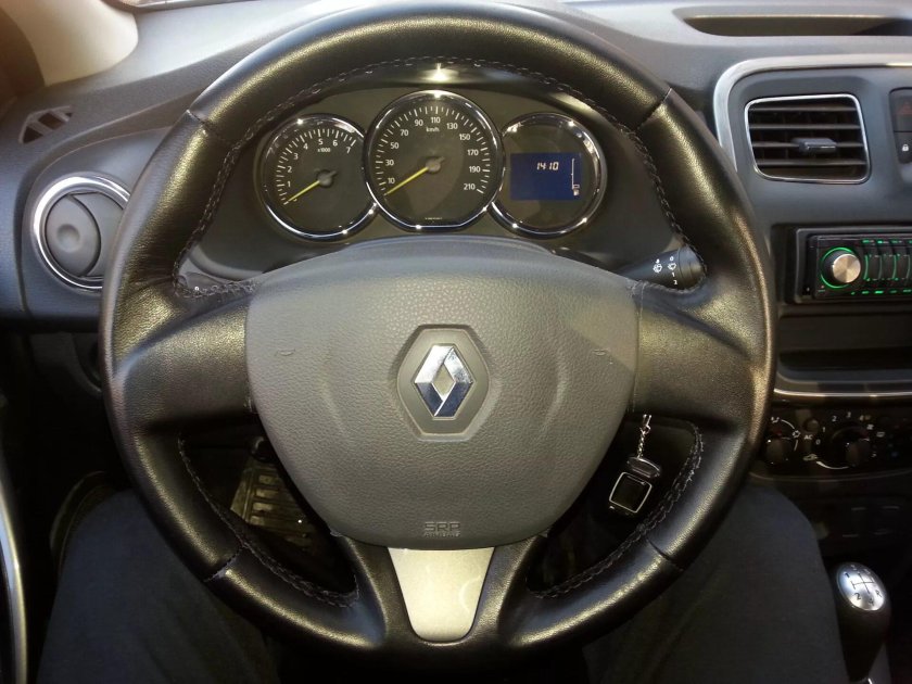 Кожаный руль Рено Логан 2