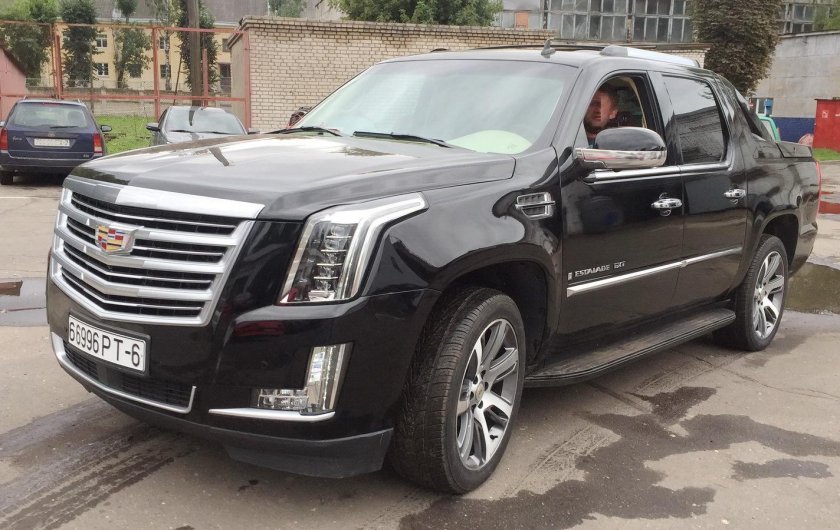 Cadillac Escalade 3