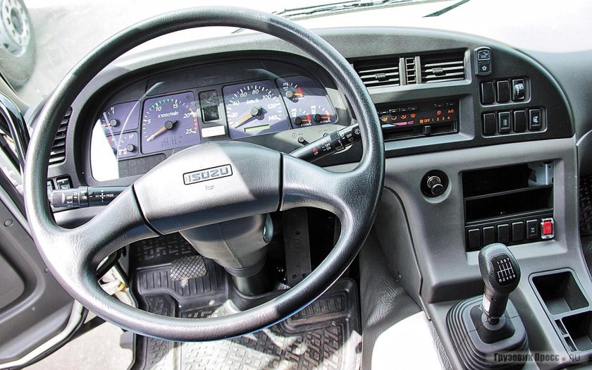 Салон Исузу грузовик