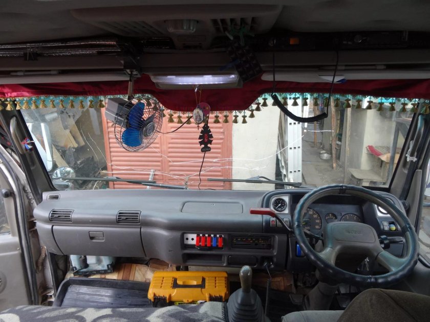 Isuzu NQR 75 кабина