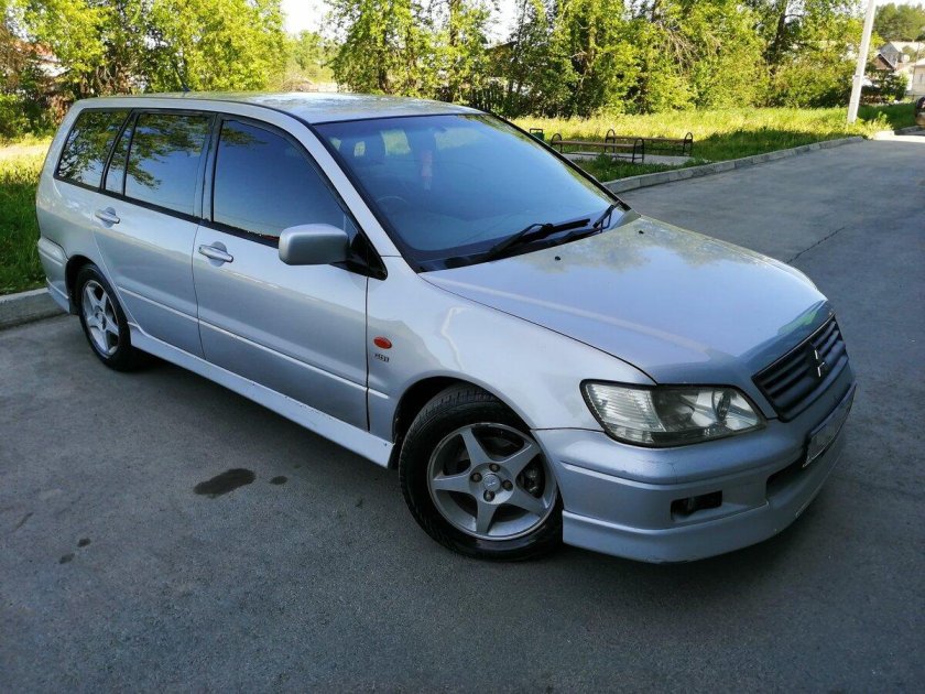 Mitsubishi Lancer Cedia