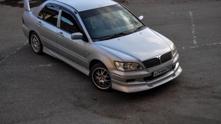 Mitsubishi Lancer Cedia 2000